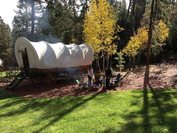 På billedet ses objektet Family-Friendly Wagon Perfect for a Unique Glamping Experience in Utah beliggende i byen Alton.