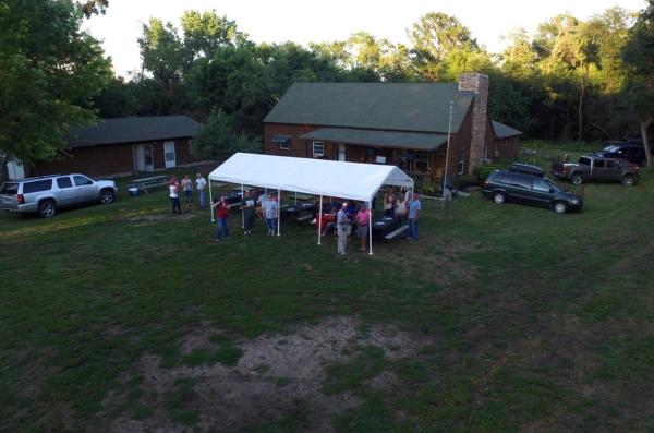 På billedet ses objektet Spacious Vacation Cabin near Lac Qui Parle Lake in Dawson, Minnesota beliggende i byen Appleton.