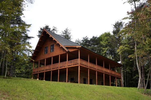 Na fotografii je vidět objekt Rustic Fishing Lodge Rental with a Spacious Deck in Logan, Ohio nacházející se ve městě Cedar Grove.