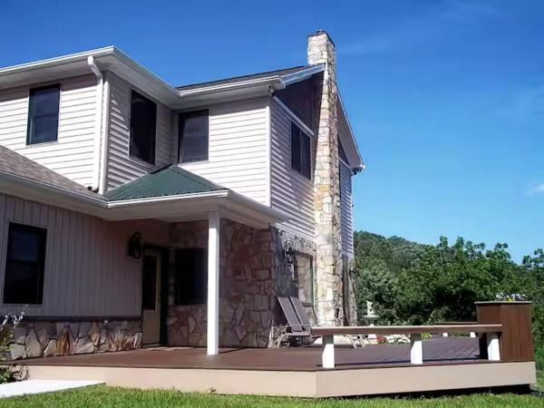 A la foto es mostra l'objecte King Suite for a Cozy Romantic Getaway Overlooking the New River in Independence, Virginia situat a la ciutat de Independence.
