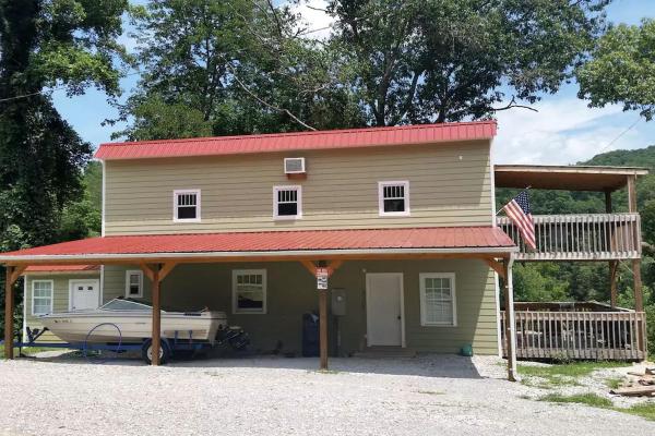 A la foto es mostra l'objecte Lakefront Cottage Getaway near Daniel Boone National Forest in Kentucky situat a la ciutat de Burnside.