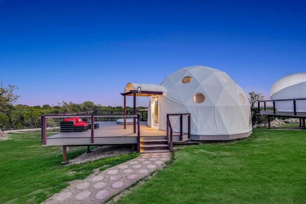Gorgeous Dome Tent Rental for Romantic Vacations in Texas