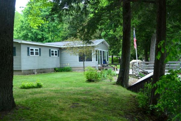 A la foto es mostra l'objecte Waterfront Vacation Rental on Muskegon River in Huron-Manistee National Forests, Michigan situat a la ciutat de Fremont.