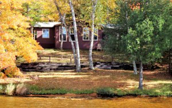 A la foto es mostra l'objecte Secluded Cabin Rental with Breathtaking Views near Eagle River, Wisconsin situat a la ciutat de Eagle River.