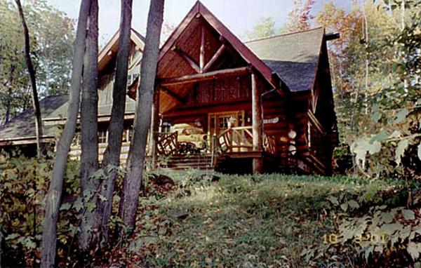 A la foto es mostra l'objecte Beautiful Log Cabin with Jacuzzi Bathtub in the heart of Adirondack State Park situat a la ciutat de Loon Lake.