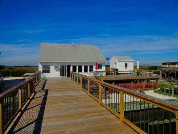 Nella foto è visibile l'oggetto Pet-Friendly Cottage Rental with Stunning Decking on Delaware Bay, New Jersey situato nella città di Maurice River.