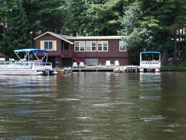 A la foto es mostra l'objecte Fantastic Four-Bedroom Family Cabin Rental in Eagle River, Wisconsin situat a la ciutat de Eagle River.