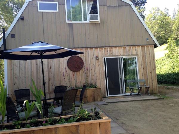 A la foto es mostra l'objecte Rustic Countryside Barn Rental for Unique Getaway near Ashland, Oregon situat a la ciutat de Lincoln.