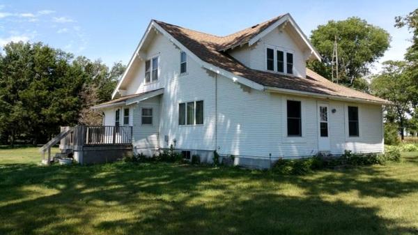 The photo shows the Spacious Cottage Rental near Watertown, South Dakota located in the city of Vienna.