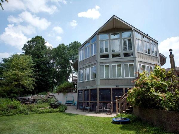 En la foto se muestra el objeto Spacious Vacation Rental for a Group Getaway in Pendleton, Kentucky ubicado en la ciudad de Bethlehem.