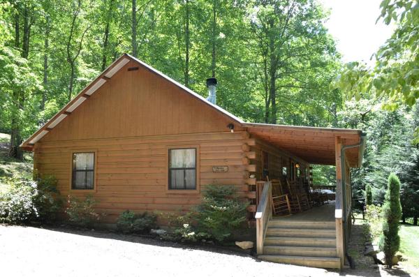 Na foto é possível ver o objeto Lovely Rustic Cabin Secluded in the Woods near Maggie Valley, North Carolina localizado na cidade de Cherokee.