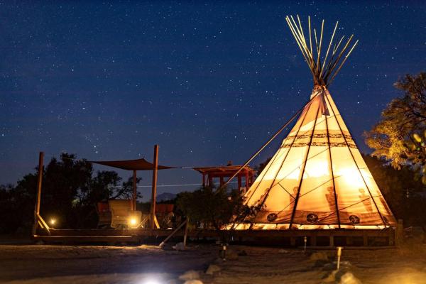 A la foto es mostra l'objecte Enchanting Glamping Tipi in the Mojave Desert near Las Vegas, Nevada situat a la ciutat de Primm.