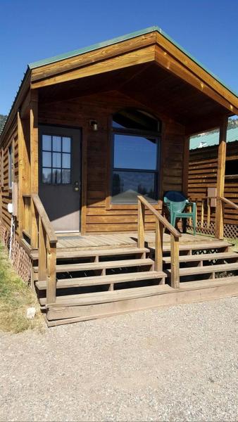 A la foto es mostra l'objecte Gorgeous Cabin with Stunning Views in West Yellowstone, Montana situat a la ciutat de Lakeview.