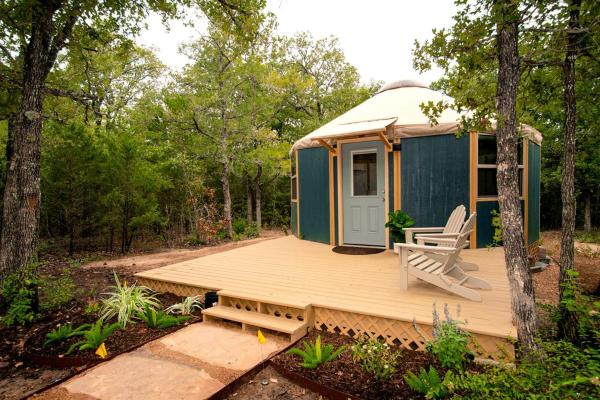 Na fotografii je vidět objekt Deluxe Yurt Rental Ideal for Glamping near Austin nacházející se ve městě Bastrop.