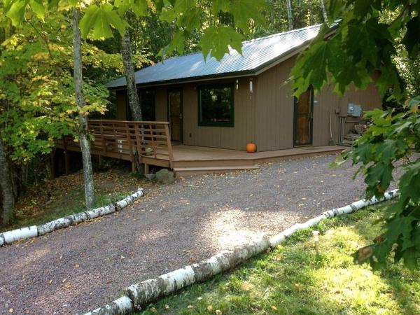 A la foto es mostra l'objecte Secluded Waterfront Cabin Rental on Lake Superior near Red Cliff, Wisconsin situat a la ciutat de Bayfield.
