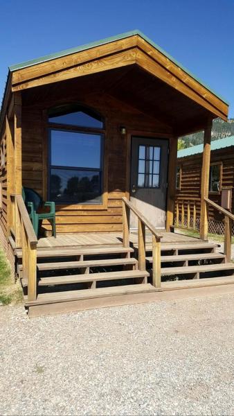 A la foto es mostra l'objecte Comfortable Lakefront Cabin near West Yellowstone, Montana situat a la ciutat de Lakeview.