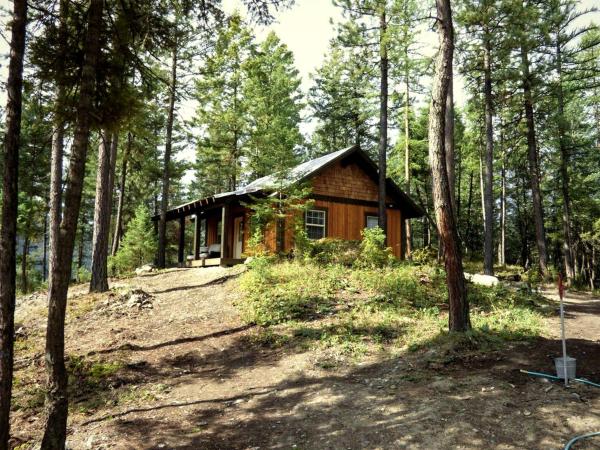 A la foto es mostra l'objecte Inviting Family-Friendly Cabin Rental for Four on Flathead Lake in Montana situat a la ciutat de Lakeside.