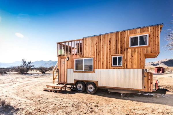 A la foto es mostra l'objecte Hand-Crafted Tiny House Getaway on Idyllic Dude Ranch in Sandy Valley, Nevada situat a la ciutat de Primm.