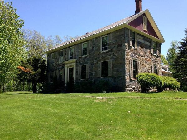 A la foto es mostra l'objecte Five-Bedroom Private Mansion for Rent near Lake Dunmore, Vermont situat a la ciutat de Brandon.