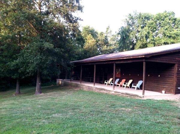Op de foto is het object Spacious Cabin Rental for Large Groups near Onondaga Cave State Park in Missouri te zien, gelegen in de stad Cuba.