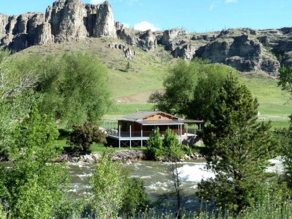 Na fotografii je vidět objekt Spacious and Open Cabin Rental on Stillwater River near Billings, Montana nacházející se ve městě Nye.