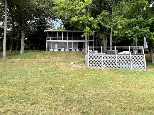 Inmerse In The Serenity Of This Lakefront Cottage In Cadiz, Kentucky - Cadiz, KY