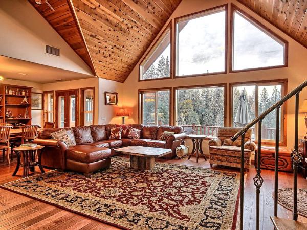 写真にはDarrah市にあるGorgeous Vacation Rental with Hot Tub near Yosemite National Park, Californiaが写っています。