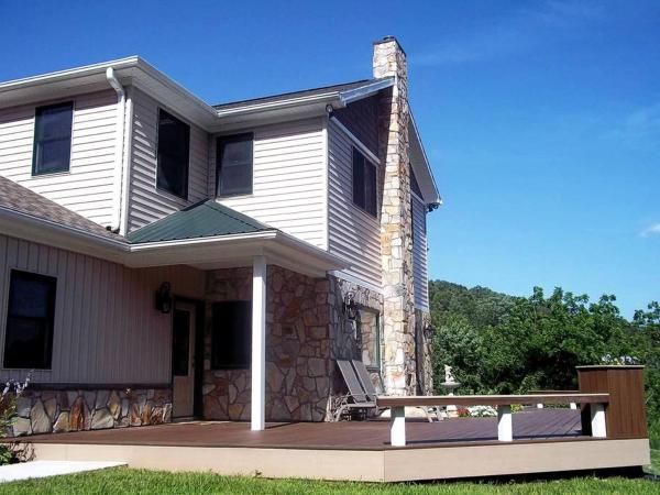 A la foto es mostra l'objecte Queen Room for a Romantic Getaway with Spectacular Views of New River in Independence, Virginia situat a la ciutat de Independence.