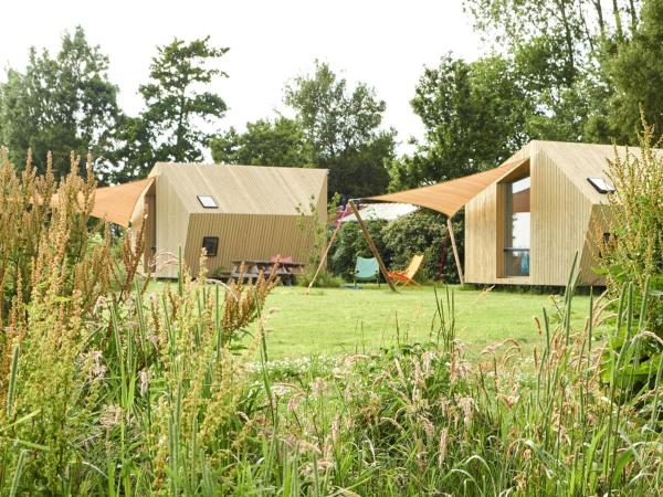 Nella foto è visibile l'oggetto Eco-Friendly Tiny House Rental Perfect for Glamping in the Netherlands situato nella città di Kollumerpomp.