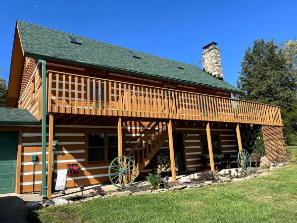 A la foto es mostra l'objecte Peaceful Cabin Perfect for Families in Lawrenceburg, Indiana situat a la ciutat de Aurora.