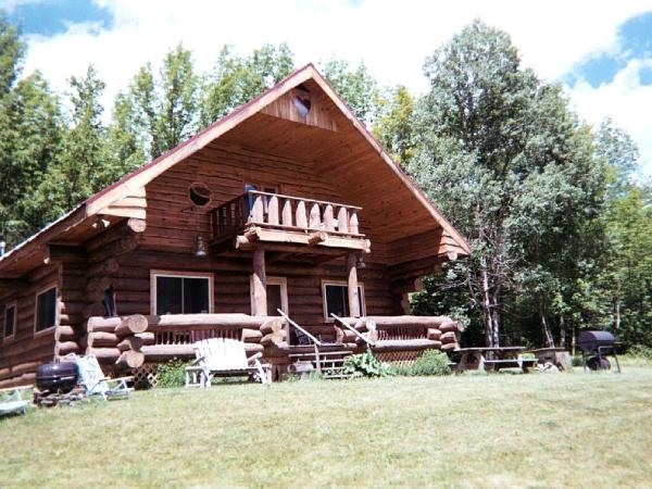 En la foto se muestra el objeto Rustic Ski Log Cabin for Six People with Outdoor Fire Pit near the Catskill Mountains ubicado en la ciudad de Jefferson.