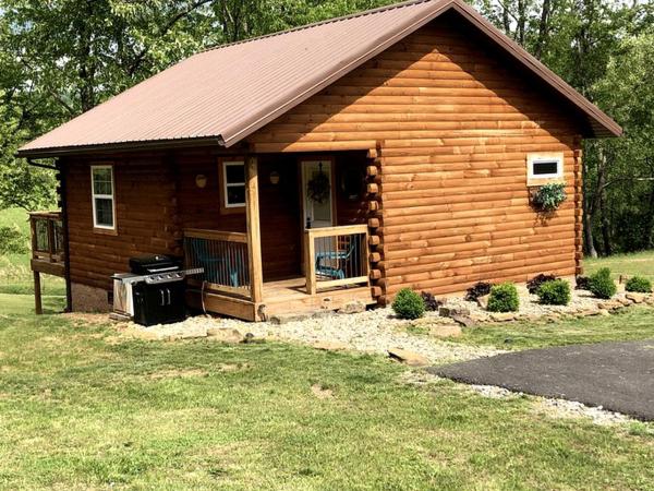 Na fotografii je vidět objekt Peaceful Cabin Getaway Overlooking a Winery in Weston, West Virginia nacházející se ve městě Buckhannon.