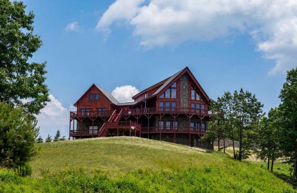 La photo montre l'objet Stunning Vacation Rental for Unforgettable Family Glamping Trips in the Blue Ridge Mountains, North Carolina situé dans la ville de Ladonia.