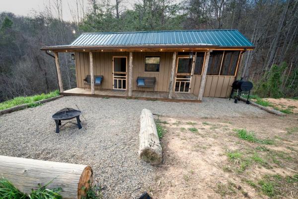 Na zdjęciu widoczny jest obiekt Nature Lovers Cabin with Spectacular Views of the Great Smoky Mountains, Tennesse położony w mieście Cosby.