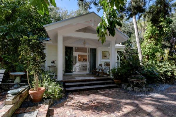 The photo shows the Luxury Cottage Rental with Direct Beach Access in Siesta Key, Florida located in the city of Bailey Hall.