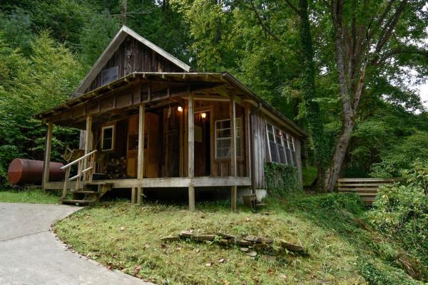 A la foto es mostra l'objecte Charming Appalachian Mountain Cabin for Glamping near the Nantahala River situat a la ciutat de Beechertown.