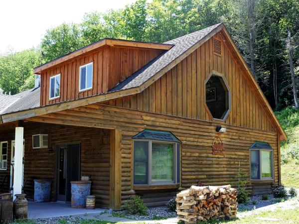 Nella foto è visibile l'oggetto Fantastic Secluded Rental for a Large Group Getaway near East Branch, New York situato nella città di Equinunk.