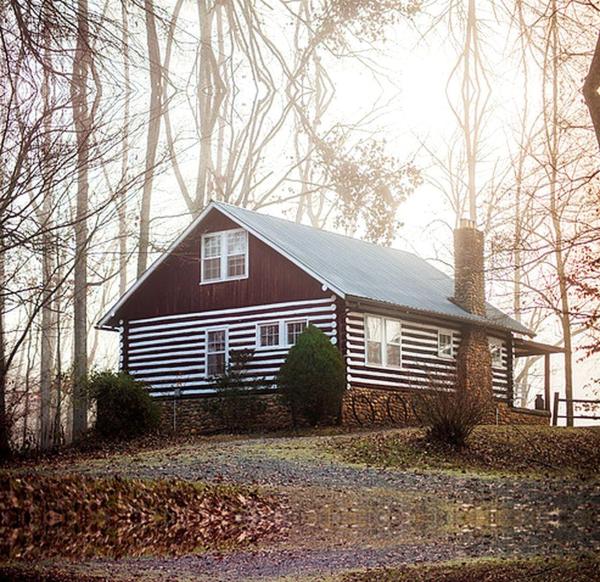 Na fotografii je vidět objekt Charming Glamping Rental with Fireplace near Great Smoky Mountains National Park nacházející se ve městě Midway.