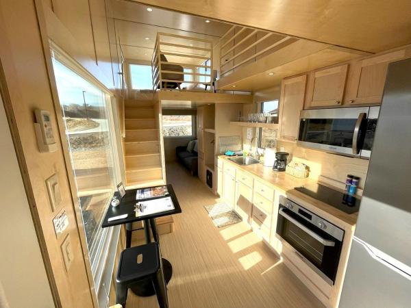A la foto es mostra l'objecte Secluded Tiny House Oasis in Grand Junction: Nature's Perfect Glamping Hideaway in Colorado situat a la ciutat de Grand Junction.