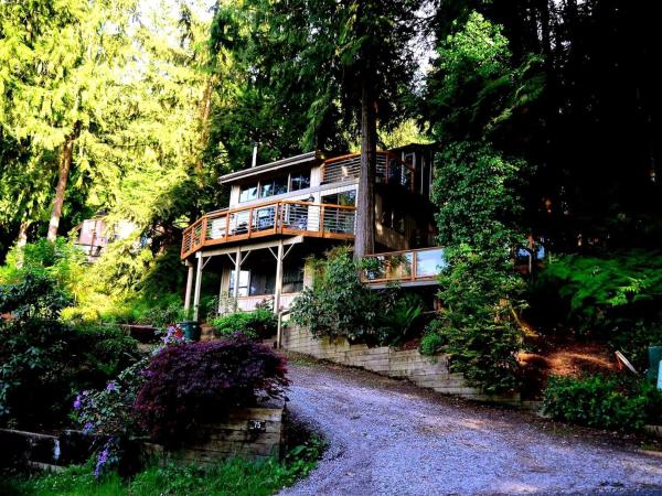 A la foto es mostra l'objecte Stylish Lake Cabin with a Sauna and Hot Tub in Bellingham, Washington situat a la ciutat de Alger.