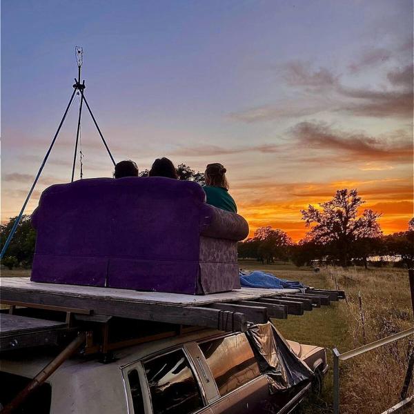 Cute, Lakeside Glamping Bell Tent + Amenities, Wheatland, Californiaの写真9