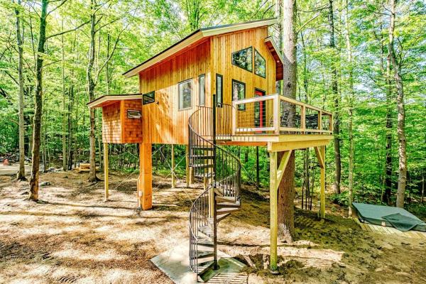 Luxury Year-round Treehouse In Sanford, Me - Maine