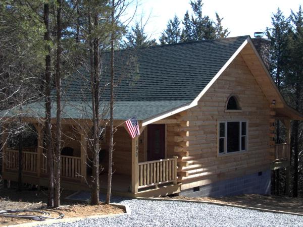 A la foto es mostra l'objecte Woodland Cabin Rental near High Bridge Trail State Park in Prince Edward County, Virginia situat a la ciutat de Crewe.