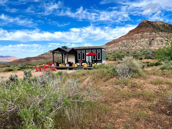 På billedet ses objektet Guardian Angel Tiny House near Zion National Park beliggende i byen Virgin.