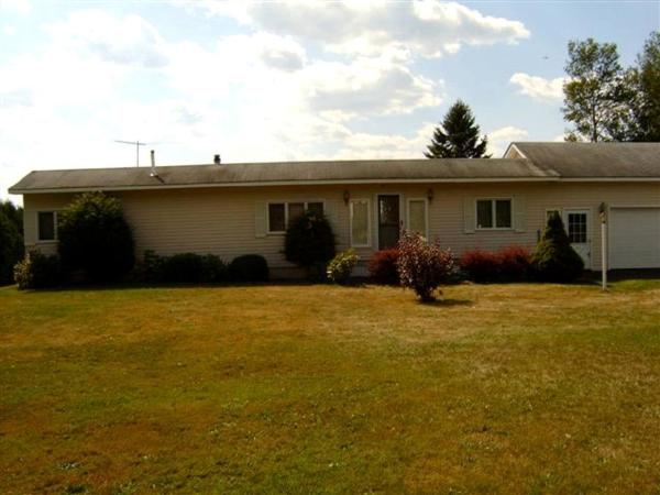 Na foto é possível ver o objeto Cozy Lakeside Vacation Rental near St David, Maine localizado na cidade de Sinclair.