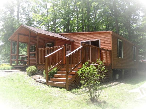 A la foto es mostra l'objecte Romantic Cabin Rental with Wi-Fi near Lake Ontario in Sackets Harbor, New York situat a la ciutat de Lorraine.