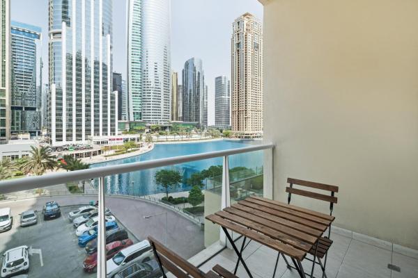 På billedet ses objektet Chic JLT Studio Lake View Metro 5min Marina beliggende i byen Dubai.