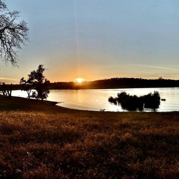 Billede 9: Cute, Lakeside Glamping Bell Tent #2, Wheatland, California