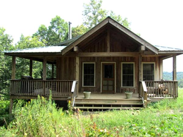 Na fotografii je vidět objekt Rustic Cabin Rental with a Wood-Burning Stove near Floyd, Virginia nacházející se ve městě Willis.
