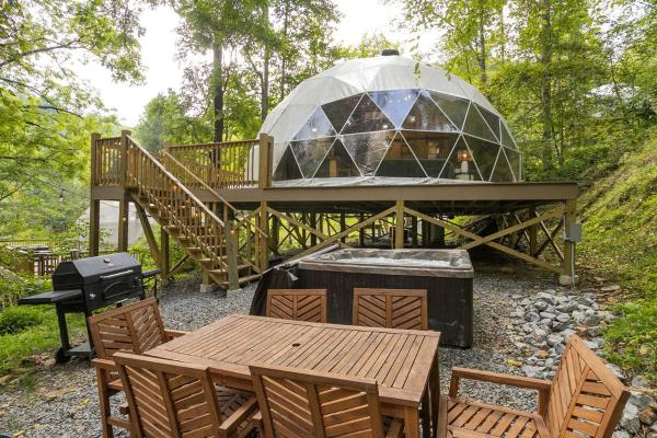 A la foto es mostra l'objecte Tennessee Dome for Things to Do in Cosby situat a la ciutat de Jones Cove.
